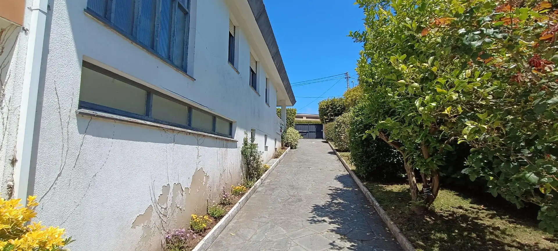 Vista exterior de Casa o xalet en venda en Oleiros amb Calefacció, Terrassa i Balcó