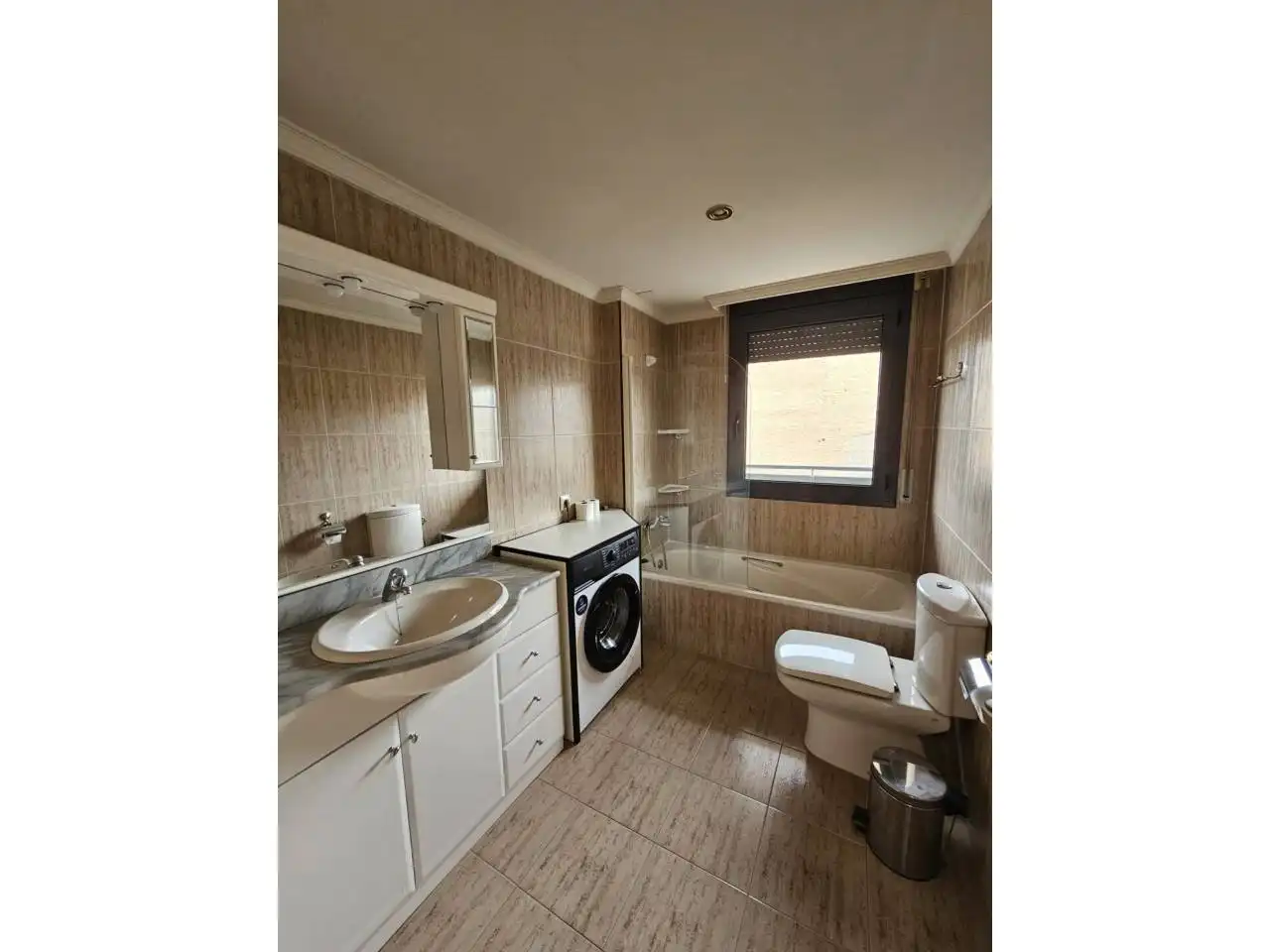 Bany de Apartament de lloguer en Manresa amb Aire condicionat, Parquet i Moblat