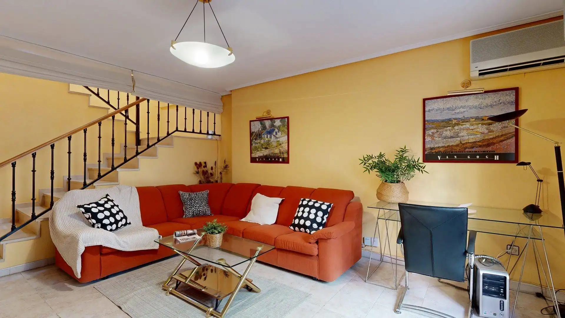 Sala d'estar de Casa o xalet en venda en Zaragoza amb Calefacció, Terrassa i Moblat