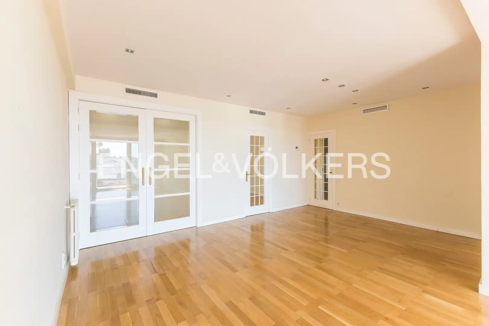 Comedor de Piso de alquiler en Madrid con Aire acondicionado, Calefacción y Parquet