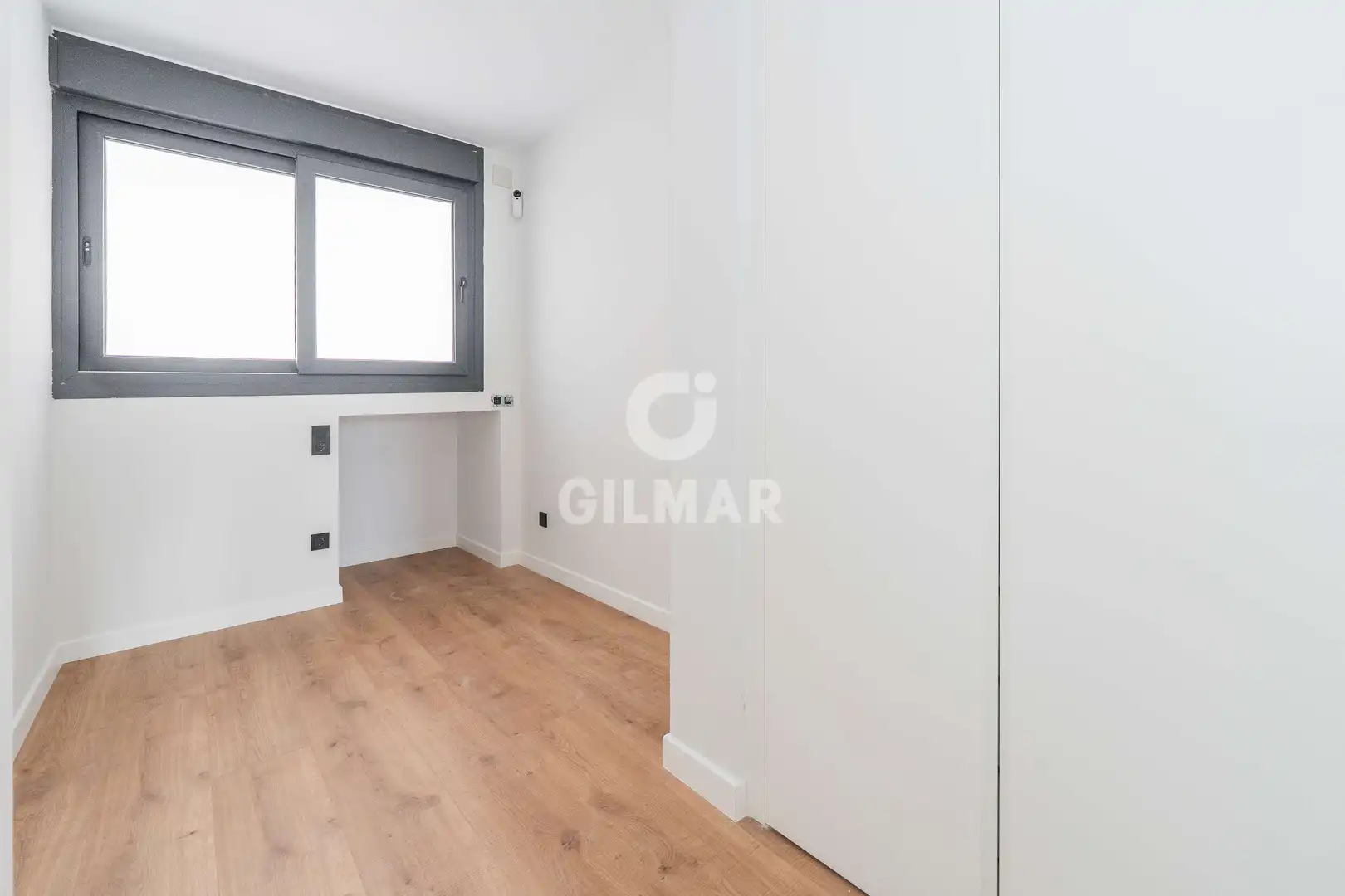 Habitación de Ático en venta en Madrid con Calefacción, Trastero y Balcón