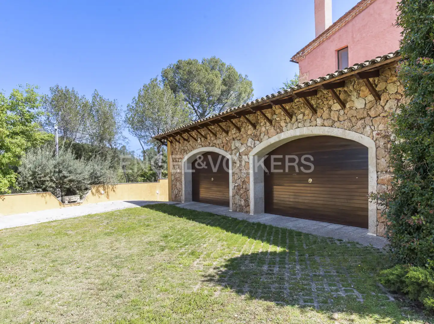 Exterior view of Buildings for sale in Gelida