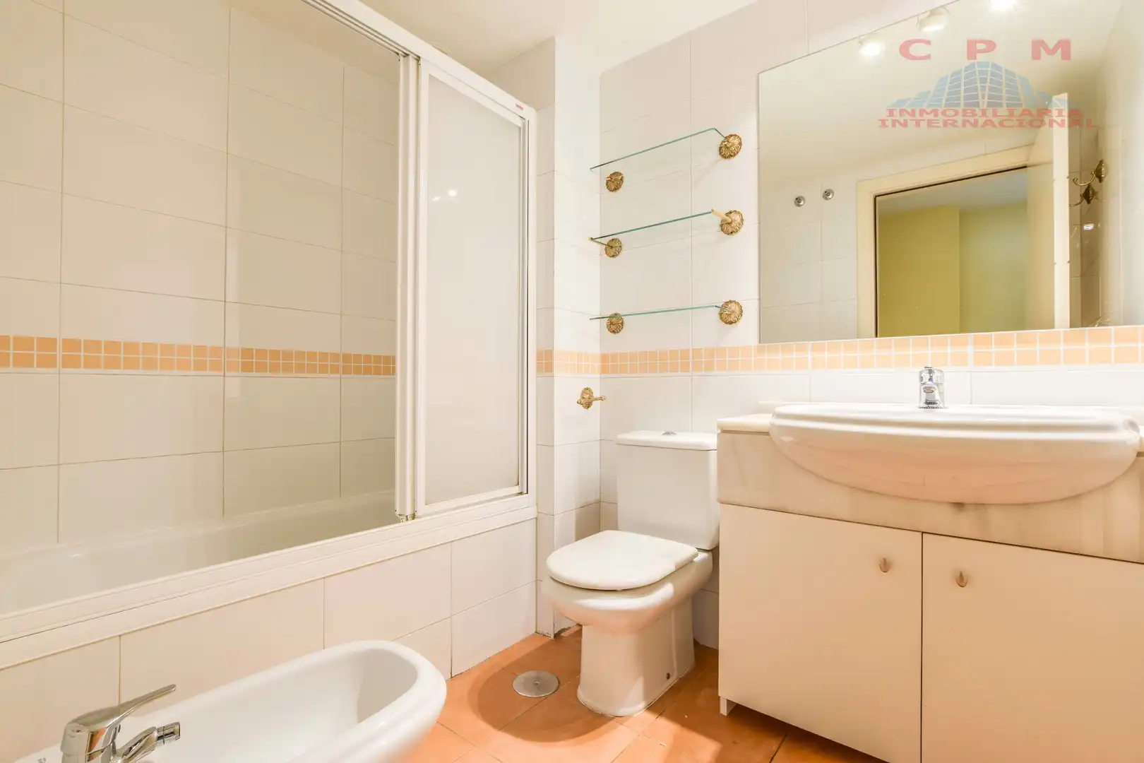 Bathroom of Flat for rent to own in Madrid  with Air Conditioner, Heating and Oven