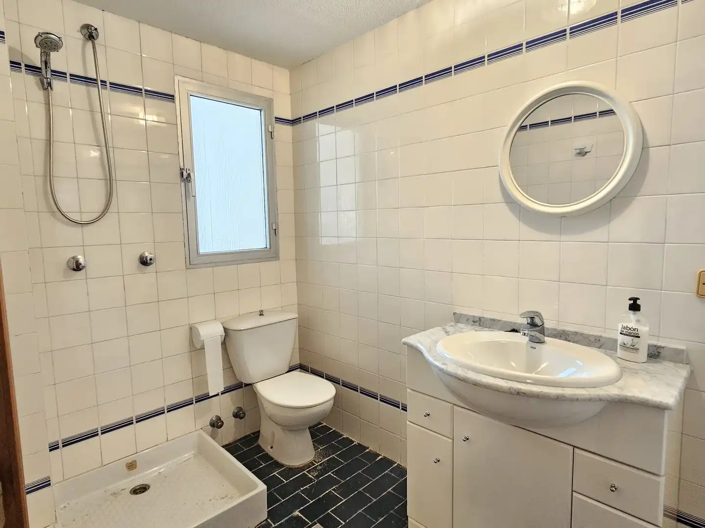 Bathroom of Flat for sale in Santa Pola  with Furnished, TV and Balcony