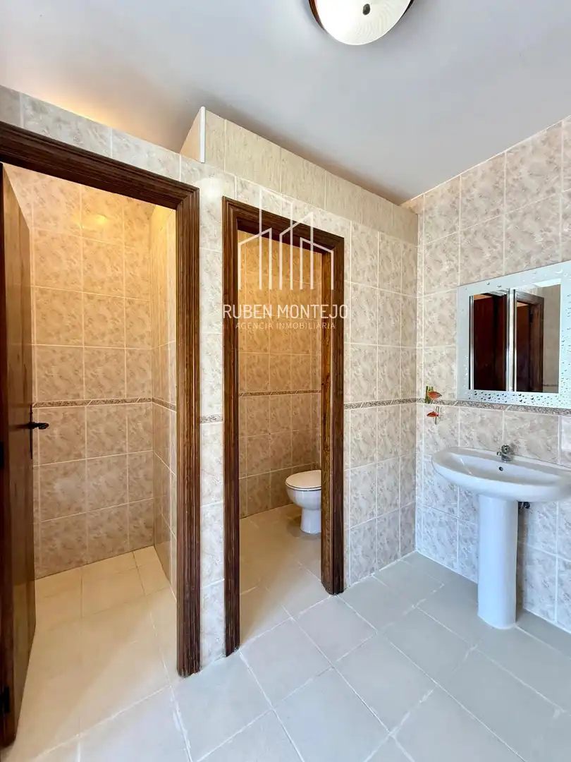 Baño de Local en venta en Robliza de Cojos con Terraza