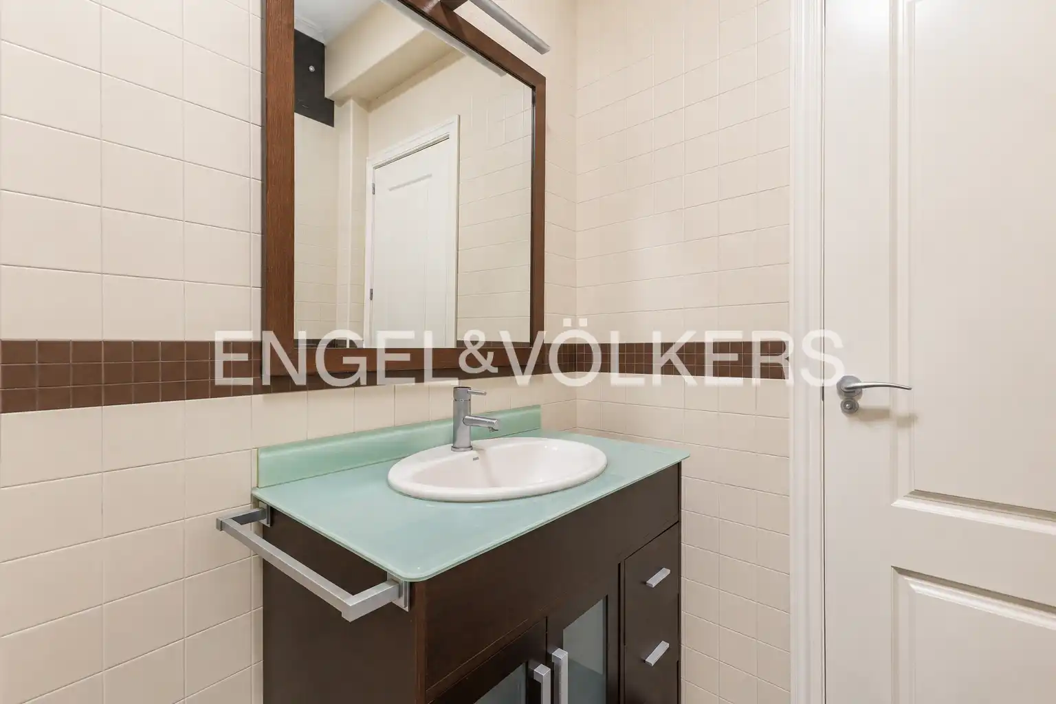 Bathroom of Flat for rent in Madrid  with Air Conditioner and Heating