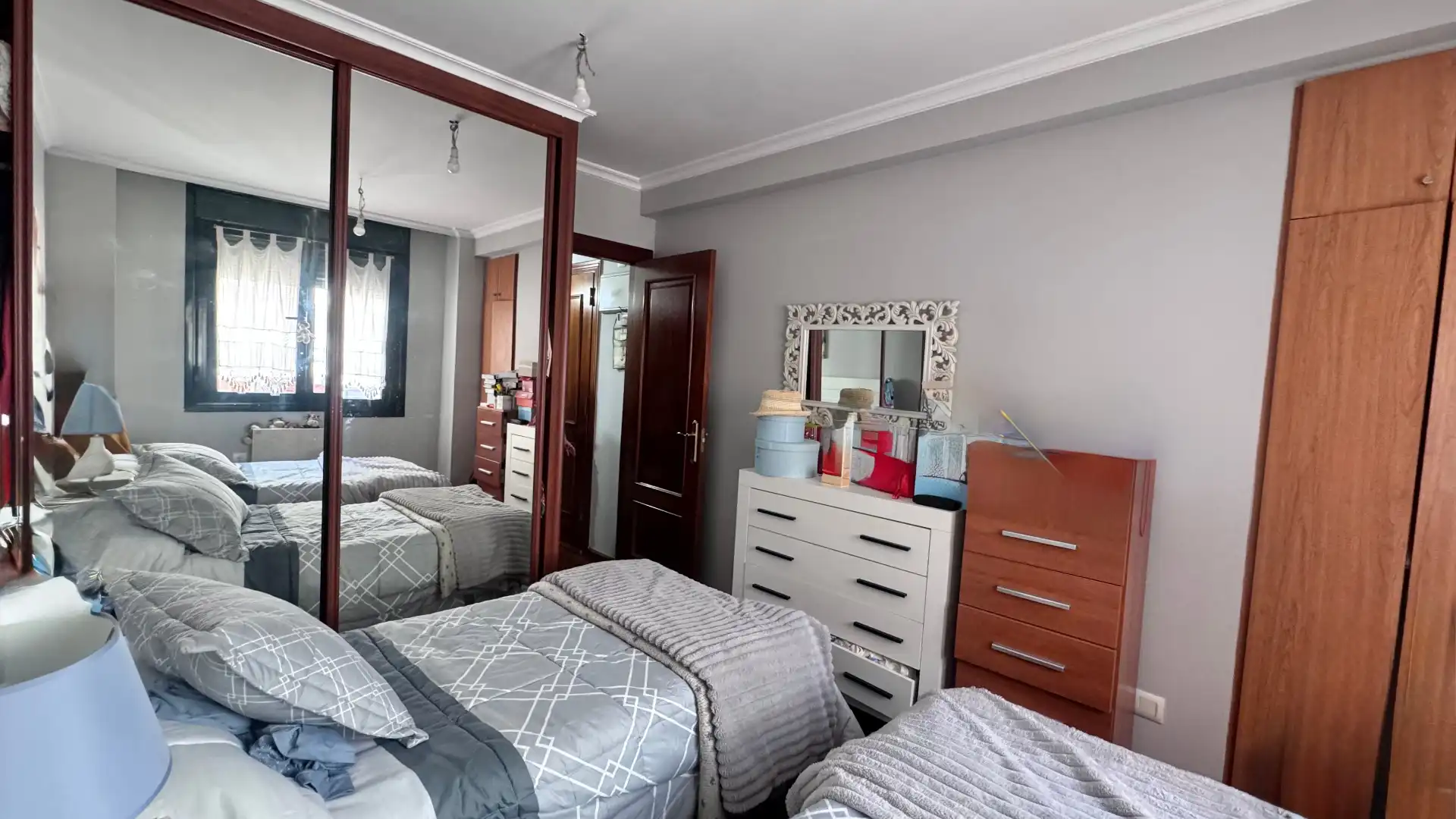 Habitación de Apartamento en venta en Gijón  con Calefacción, Parquet y Trastero