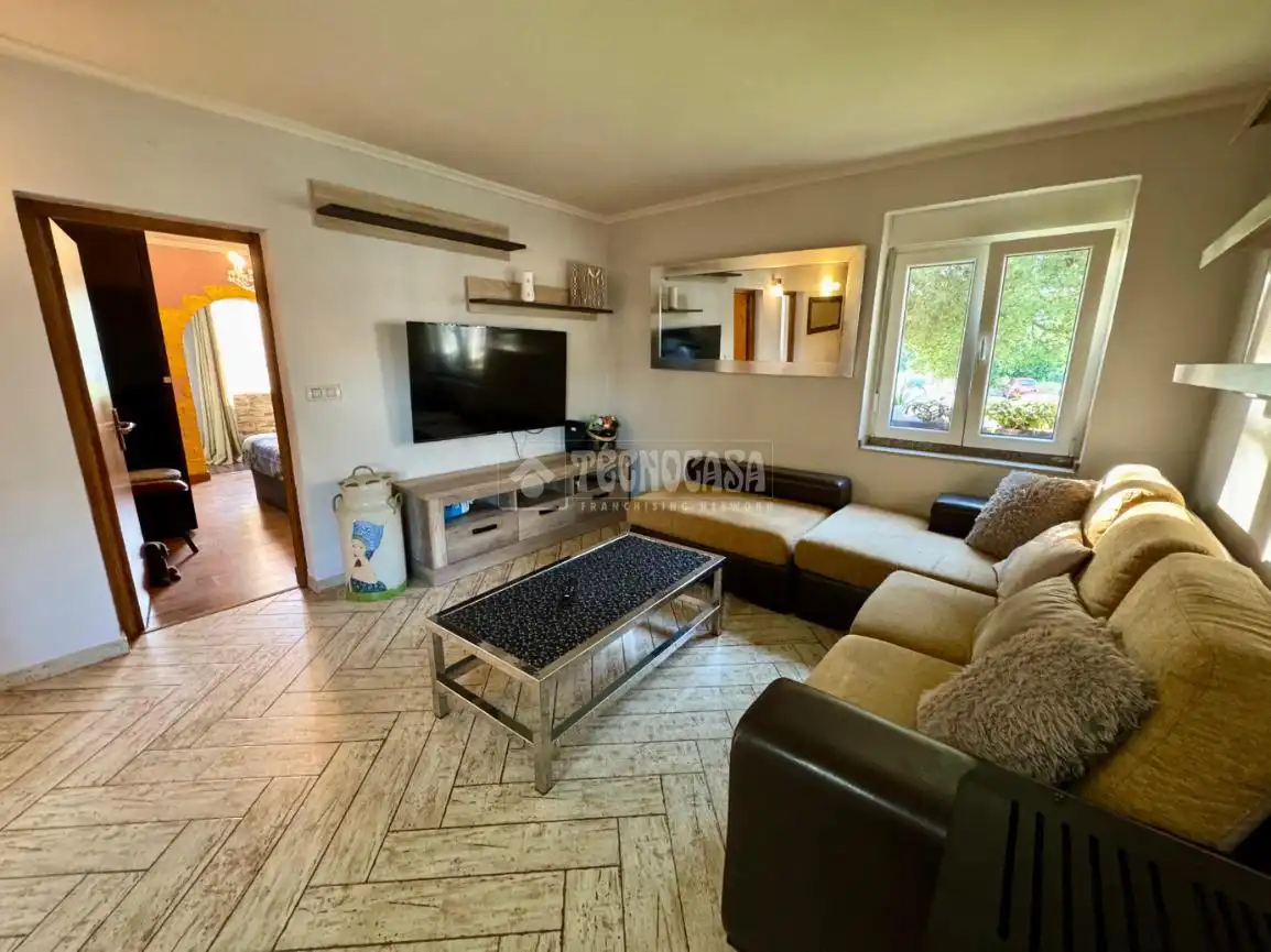 Sala de estar de Piso en venta en El Astillero   con Calefacción, Parquet y Terraza