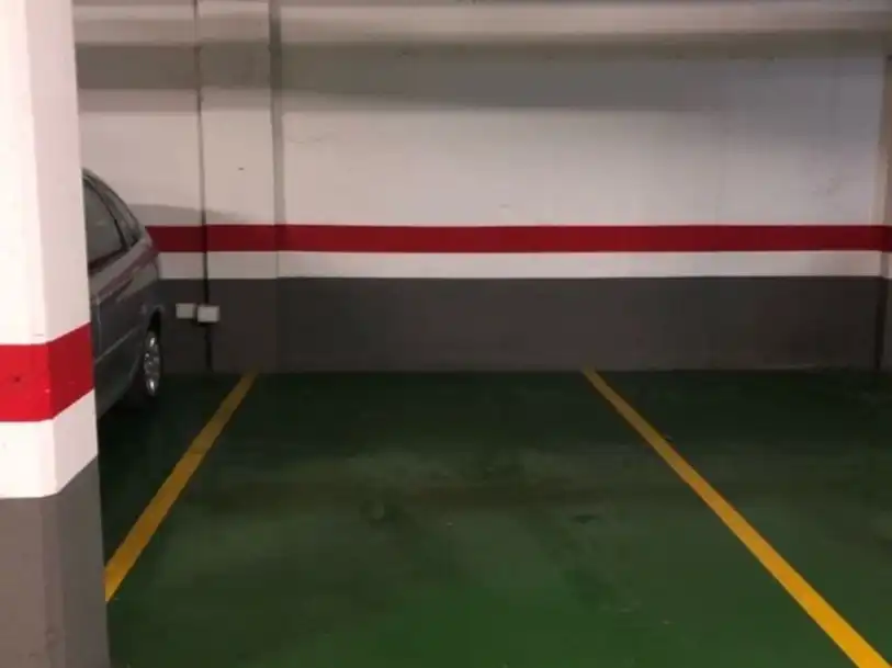 Individual en alquiler en Avinguda Lluís Companys 44