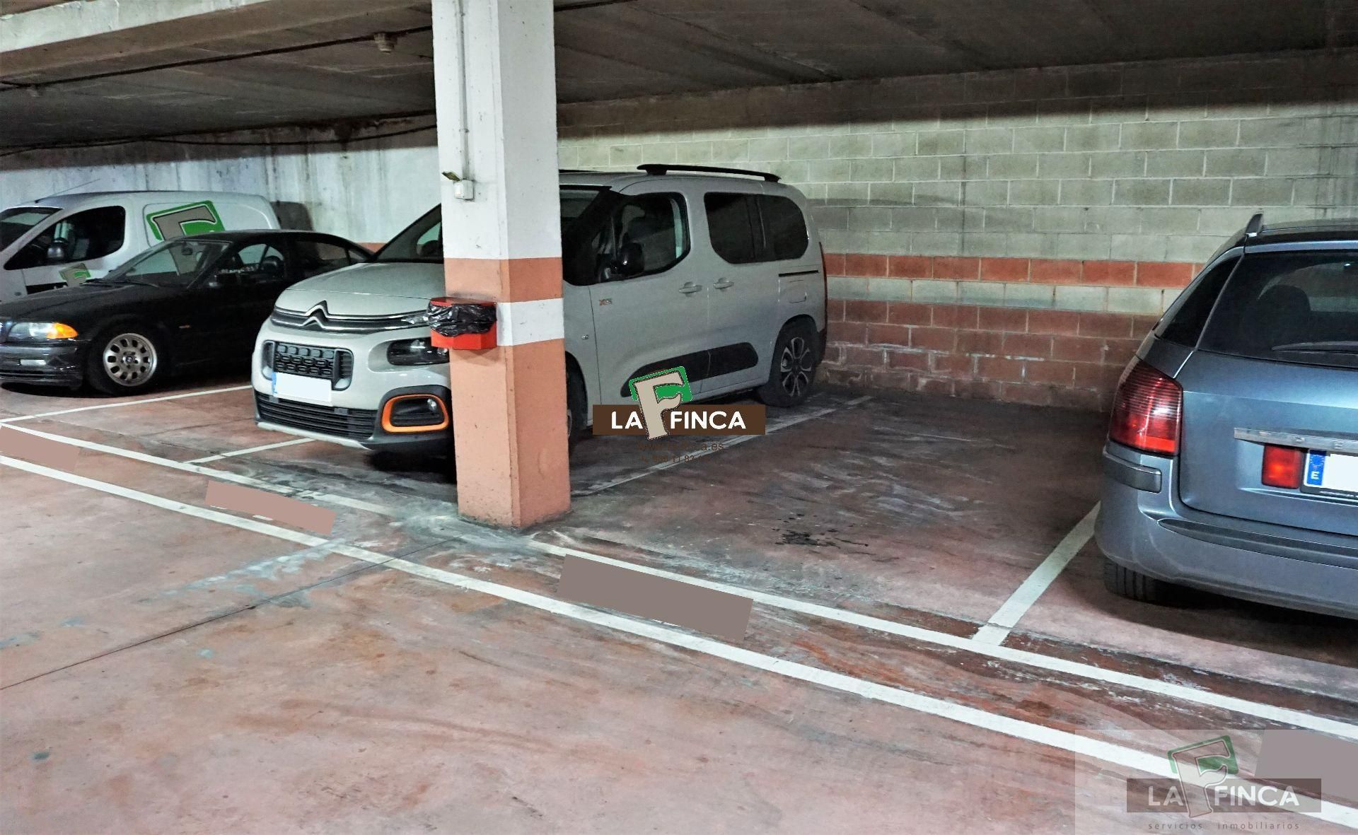 Garage for sale in Milán - Pumarín