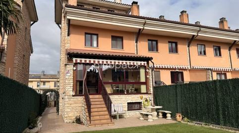 Foto 2 de Casa adosada en venta en Paseo Cierzo, Berrioplano - Berriosuso, Berrioplano / Berriobeiti