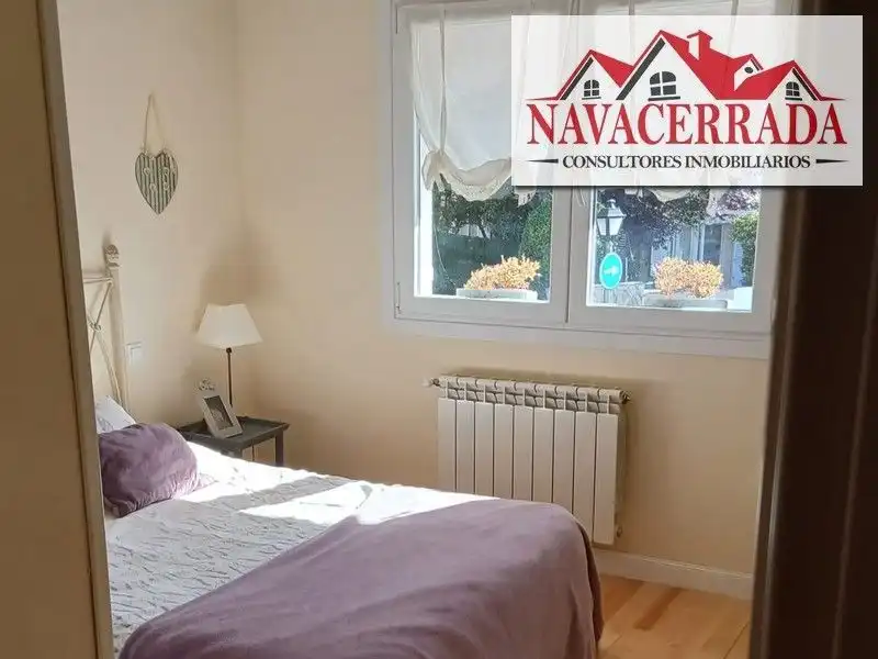 Dormitori de Casa o xalet en venda en Navacerrada amb Calefacció, Jardí privat i Piscina comunitària
