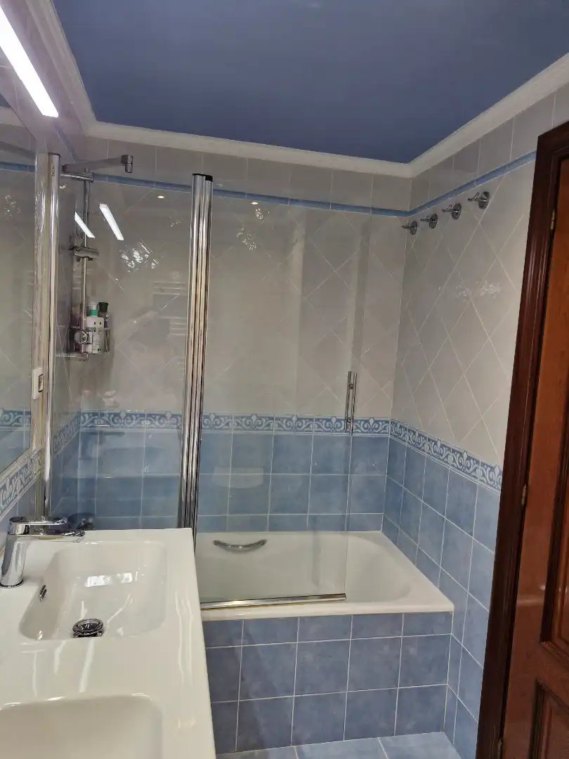 Bany de Pis en venda en Barakaldo  amb Calefacció, Parquet i Moblat