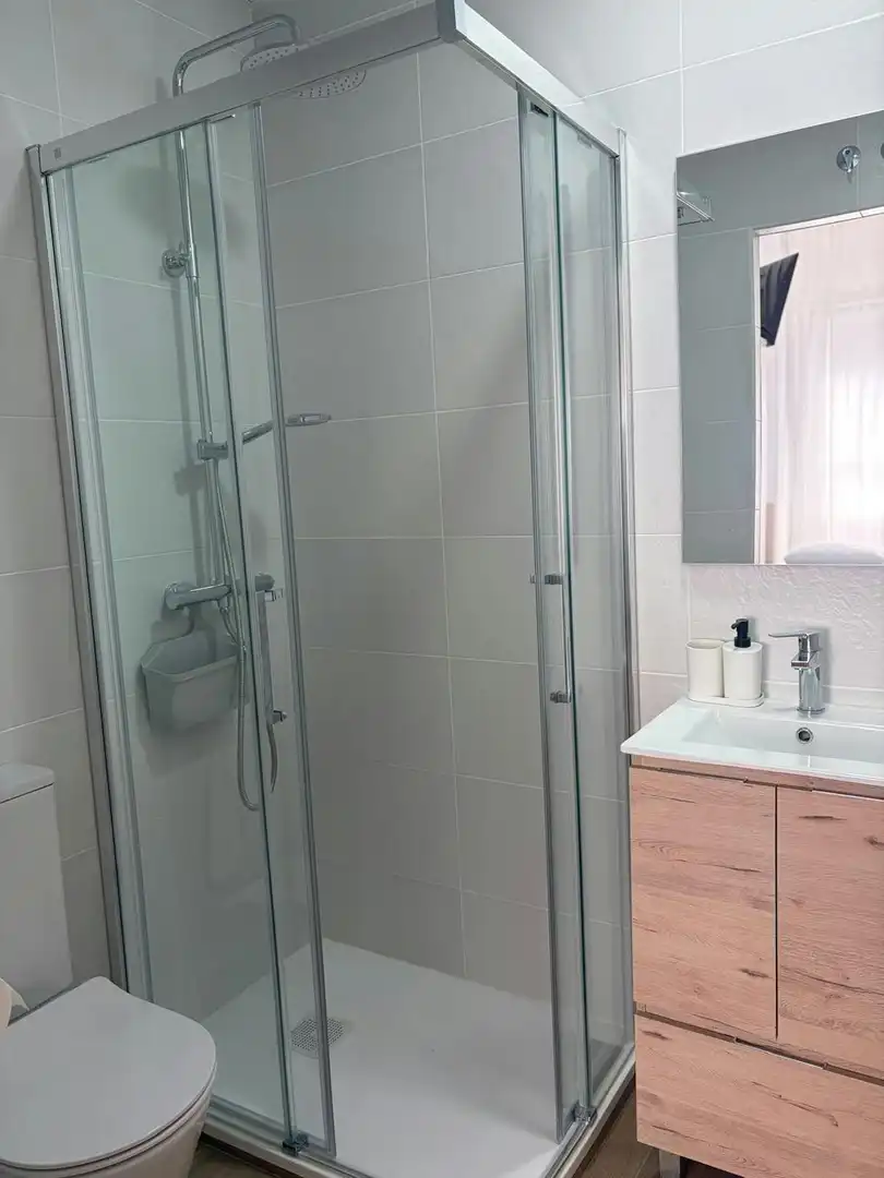Badezimmer von Wohnung zur Miete in Madrid mit Klimaanlage, Heizung und Waschmaschine