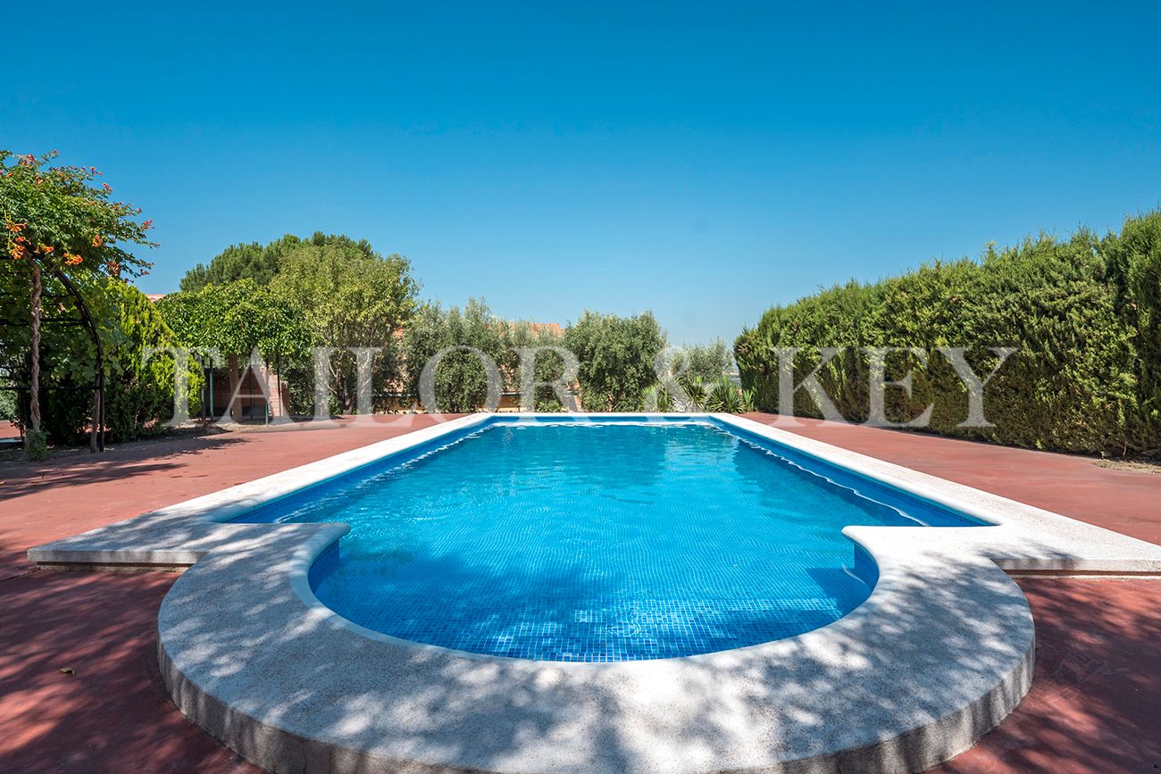 Piscina de Casa o xalet en venda en Paracuellos de Jarama amb Aire condicionat, Calefacció i Jardí privat