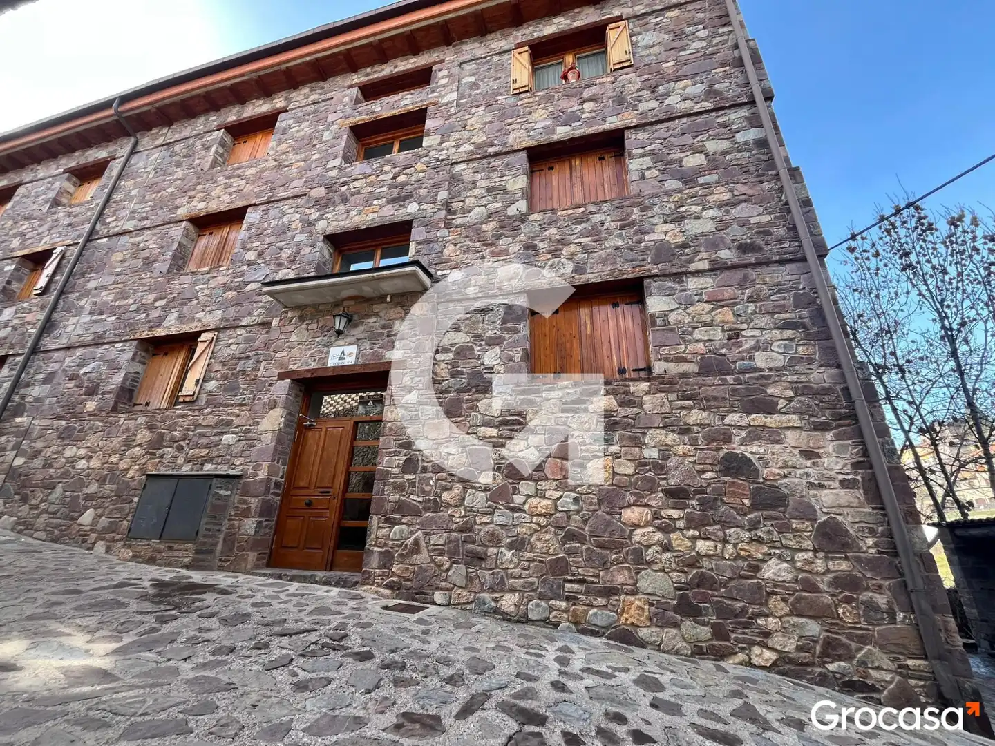 Vista exterior de Àtic en venda en Laspaúles amb Calefacció, Moblat i Forn