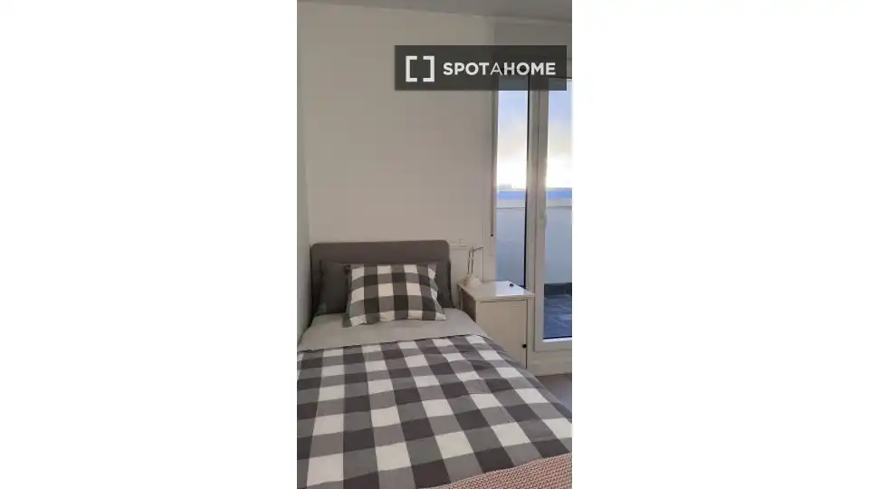 Habitación de Piso para compartir en Alcalá de Henares con Aire acondicionado, Calefacción y Amueblado