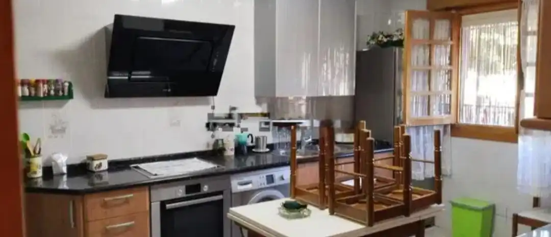 Cuina de Casa o xalet en venda en Prádanos de Bureba amb Calefacció, Traster i Moblat