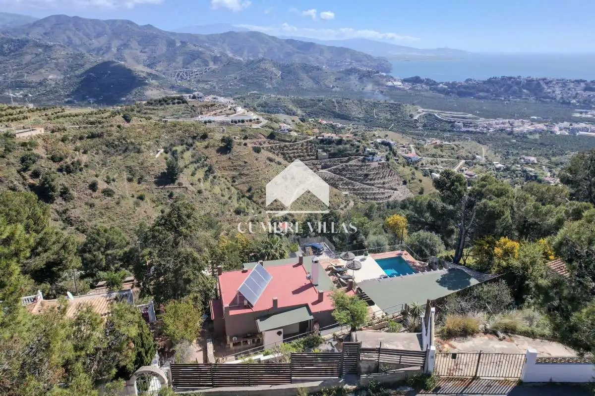 Vista exterior de Casa o xalet en venda en Almuñécar amb Terrassa, Traster i Moblat