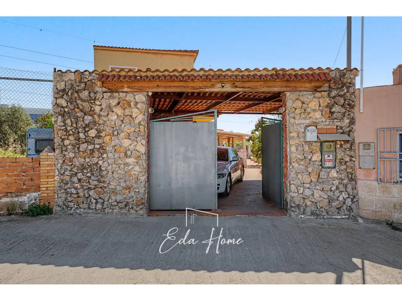Exterior view of Houses for sale in Vilanova i la Geltrú