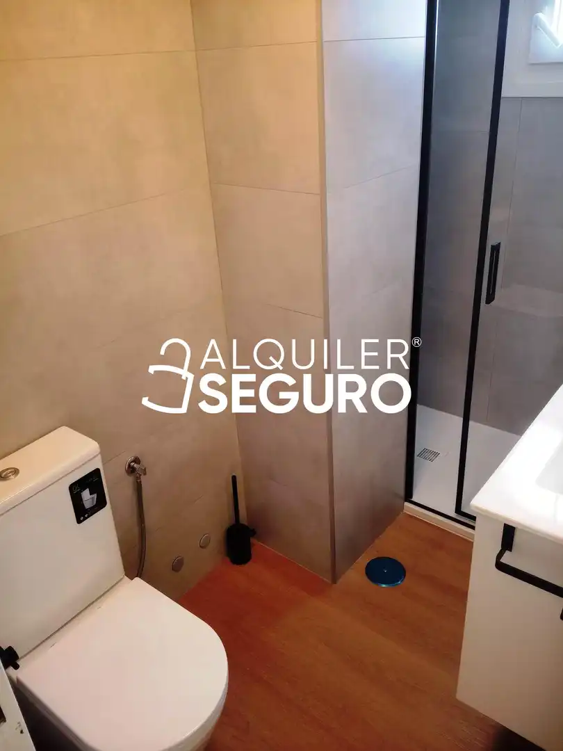 Baño de Piso de alquiler en Valladolid con Calefacción y Trastero