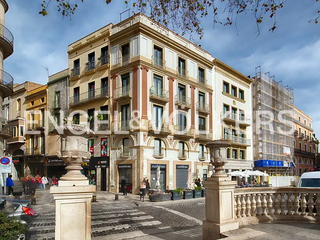 Mixed residential for sale in La Rambla 4