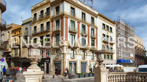 Edificio con Local Comercial y Viviendas Alquiladas en Venta en la Rambla de Figueres