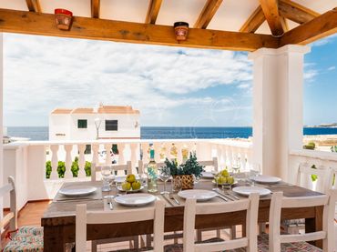 Casa amb balcó en venda a Cala Blanca