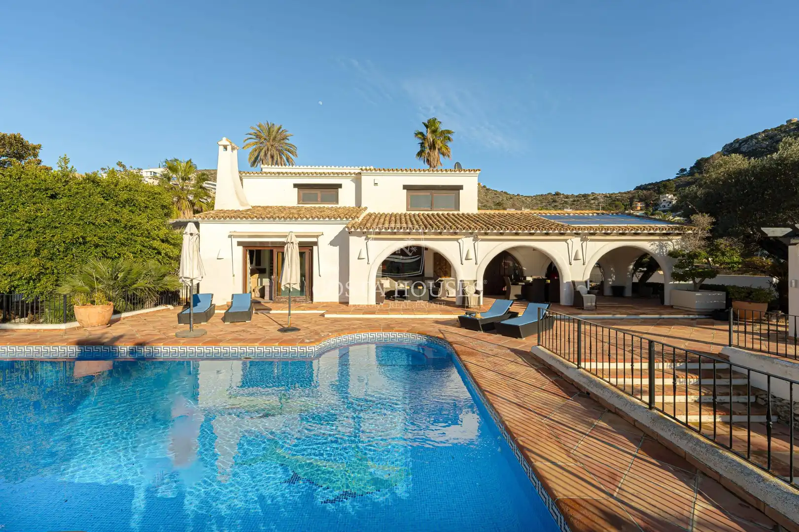 Vista exterior de Casa o xalet en venda en Moraira amb Aire condicionat, Calefacció i Jardí privat