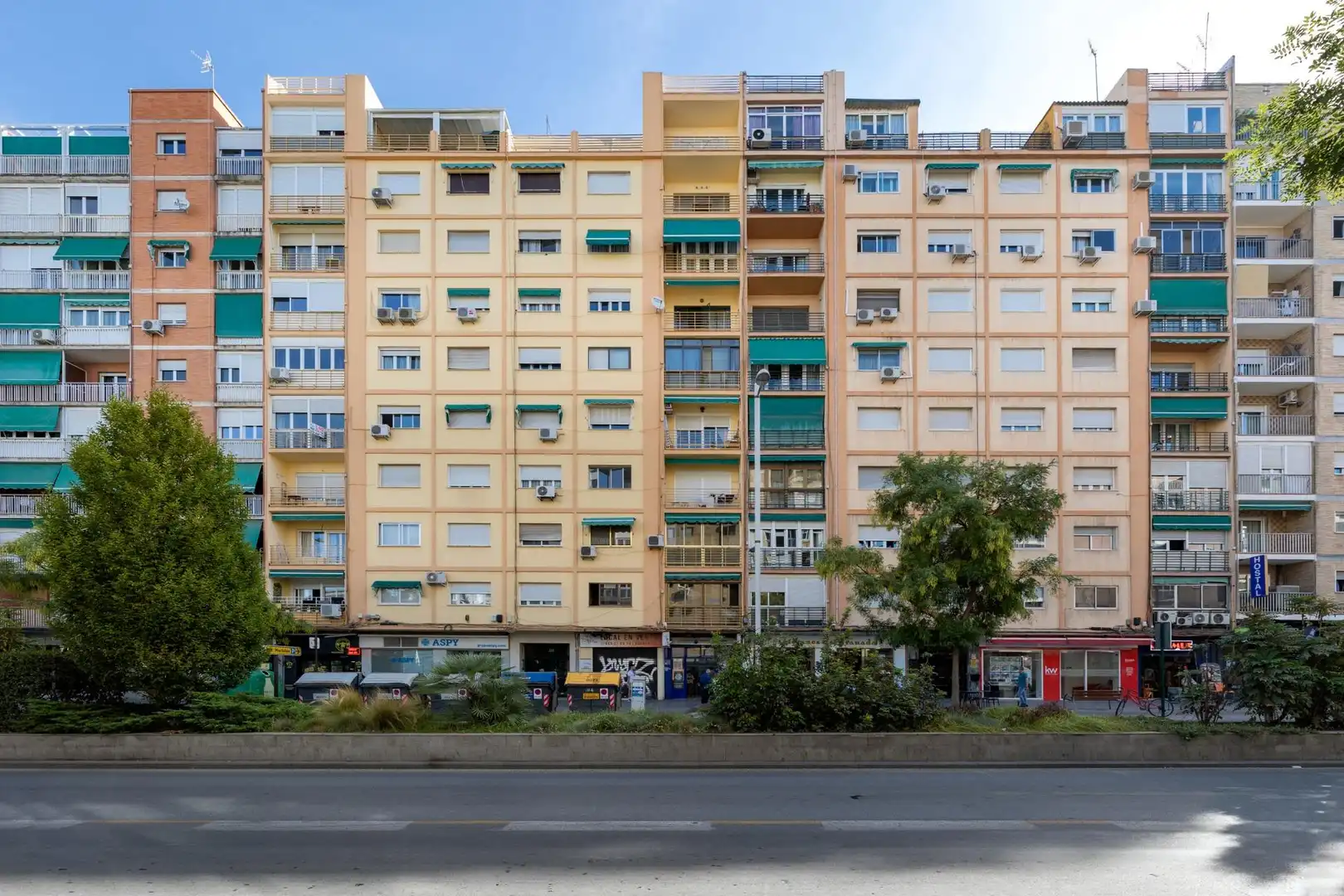 Vista exterior de Piso en venta en Granada
