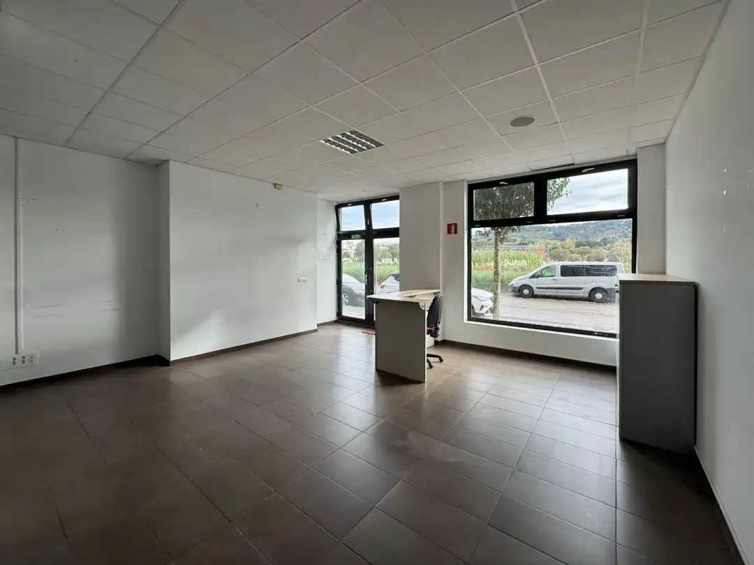 Local comercial de lloguer a Colindres