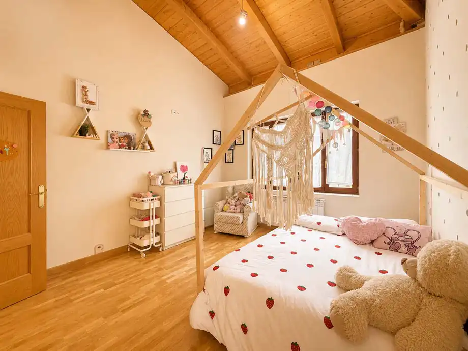 Habitación de Casa o chalet en venta en Vitoria - Gasteiz con Calefacción, Jardín privado y Amueblado