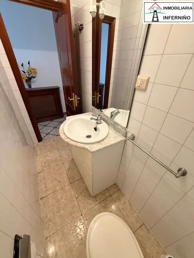 Bathroom of Flat for rent in Ferrol  with Terrace