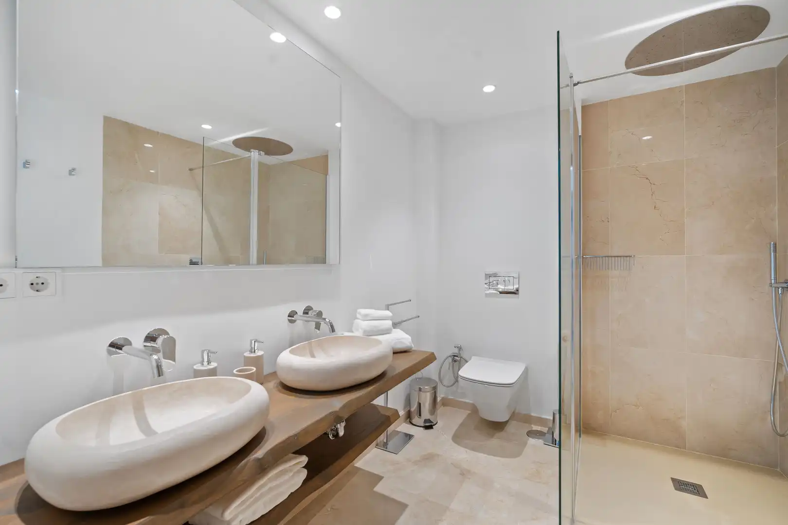 Houses for rent in Calle Alcala, Las Brisas