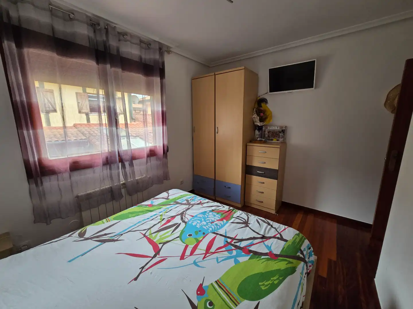 Schlafzimmer von Einfamilien-Reihenhaus zum Verkauf in Castro-Urdiales mit Heizung, Privatgarten und Parkett