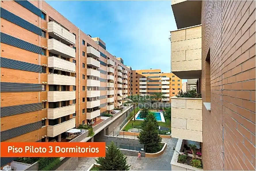 Vista exterior de Àtic en venda en Málaga amb Aire condicionat, Calefacció i Terrassa