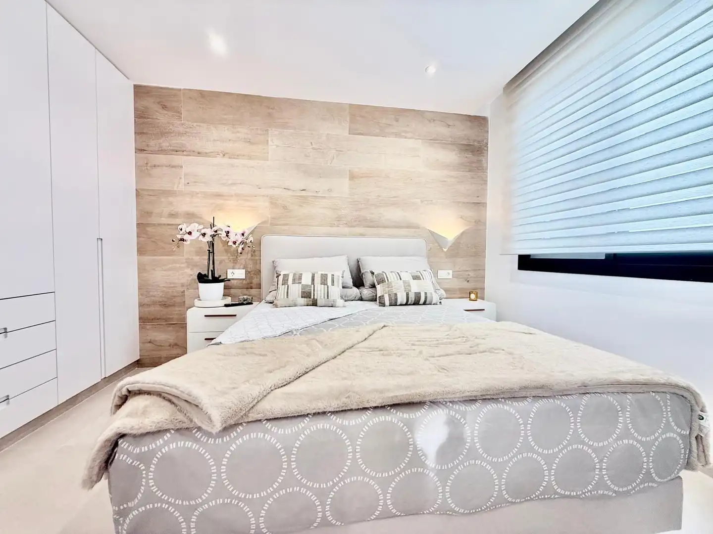 Schlafzimmer von Dachboden zum Verkauf in San Pedro del Pinatar mit Klimaanlage, Heizung und Privatgarten