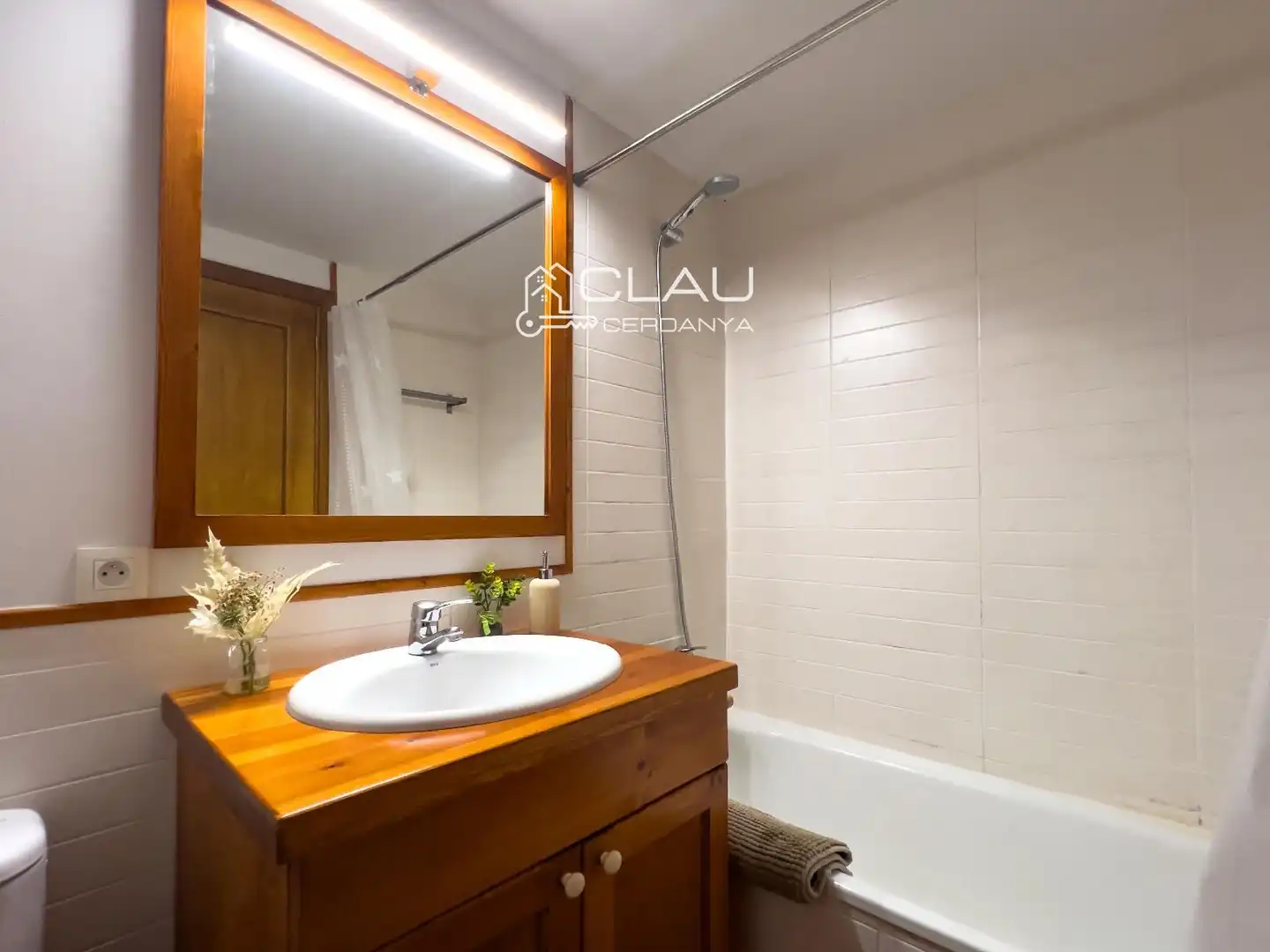 Baño de Piso de alquiler en Osséja con Calefacción, Jardín privado y Parquet