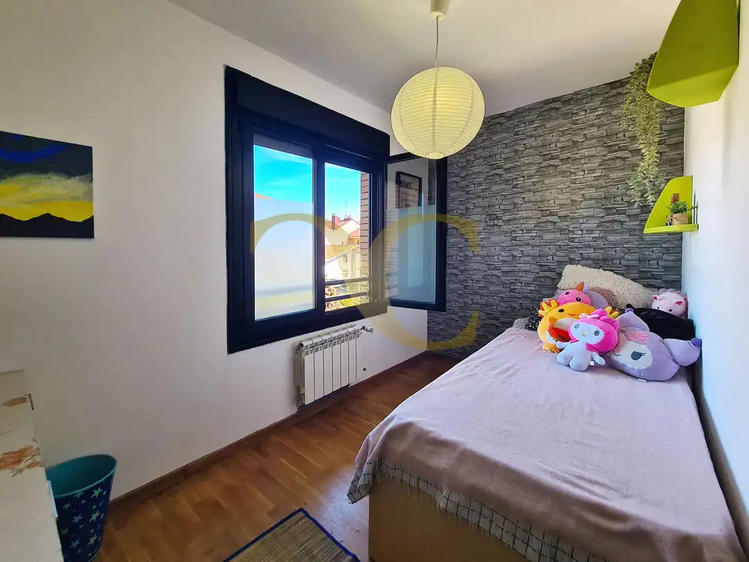 Habitación de Casa adosada en venta en Gijón  con Calefacción, Jardín privado y Terraza