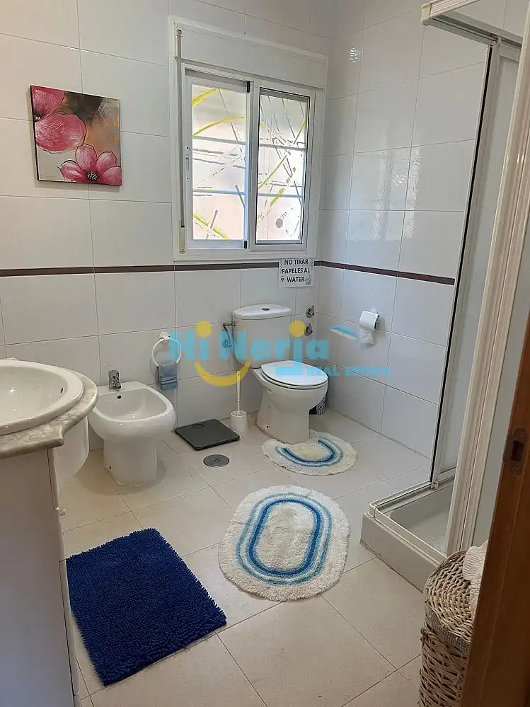 Bany de Casa o xalet de lloguer en Arenas amb Aire condicionat, Calefacció i Terrassa