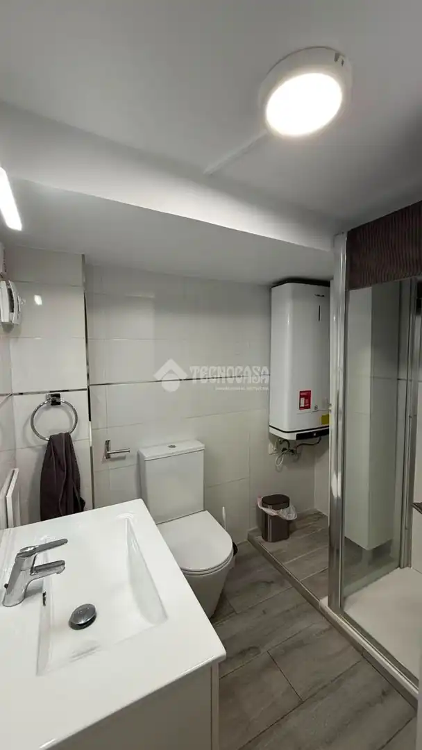 Badezimmer von Wohnung zum Verkauf in Madrid mit Klimaanlage, Heizung und Möbliert