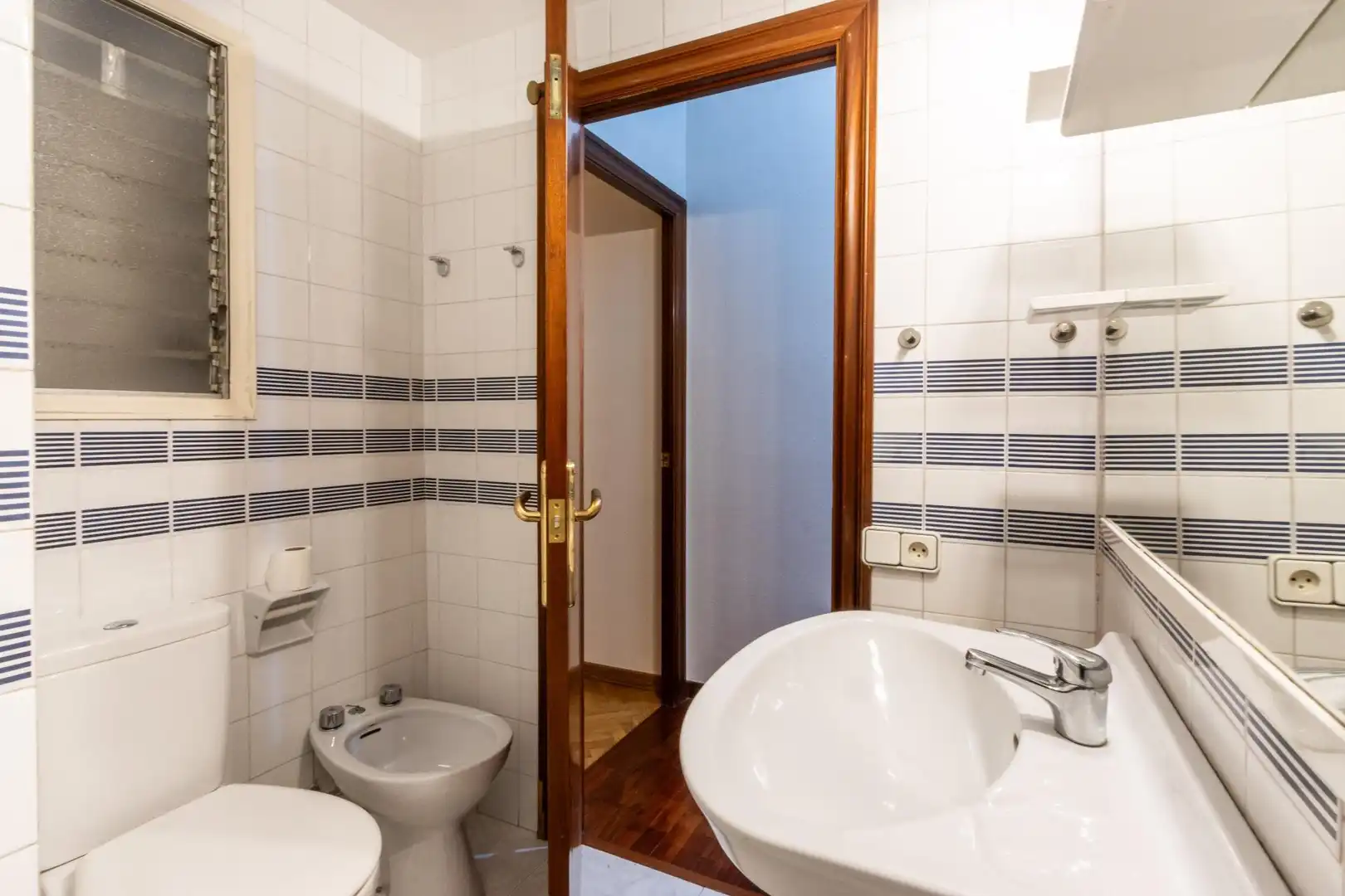 Bathroom of Attic for sale in Sabadell  with Air Conditioner, Heating and Parquet flooring