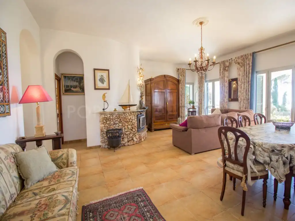 Sala de estar de Casa o chalet en venta en Sant Lluís con Calefacción, Jardín privado y Piscina