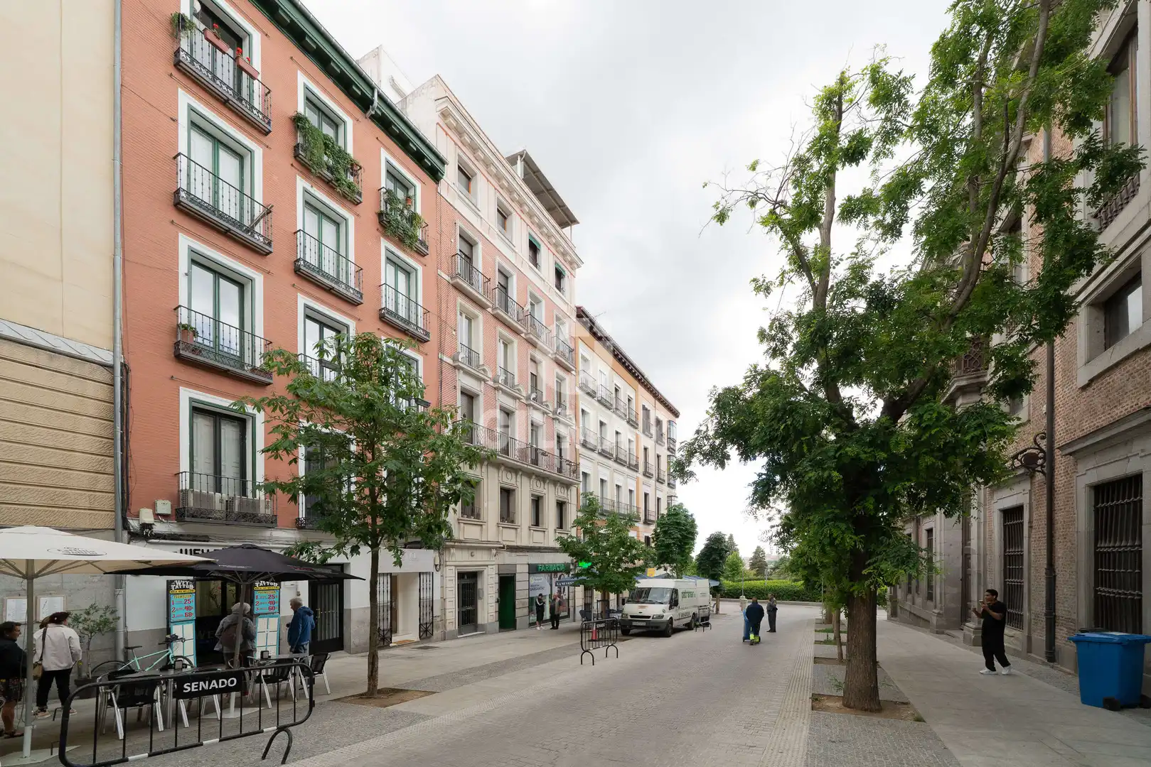 Vista exterior de Piso en venta en Madrid con Calefacción