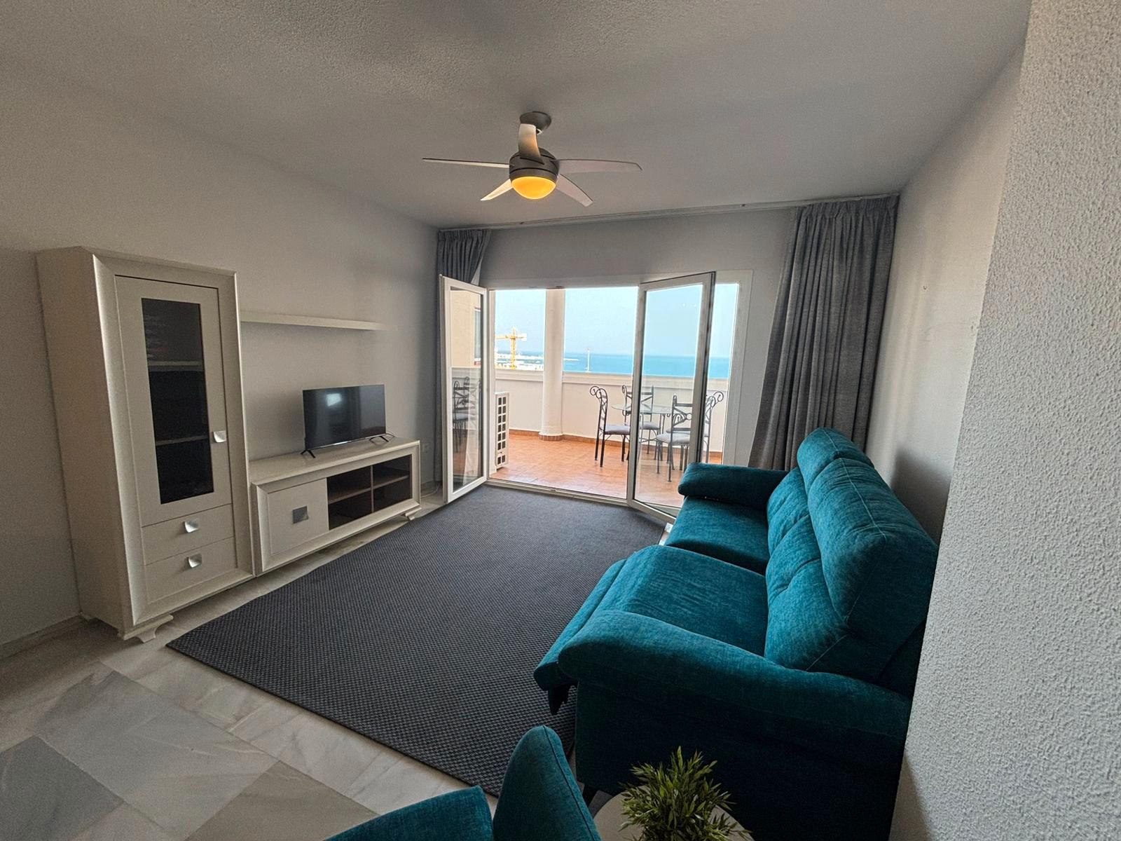 Living room of Flat to rent in Benalmádena  with Air Conditioner, Furnished and Washing machine