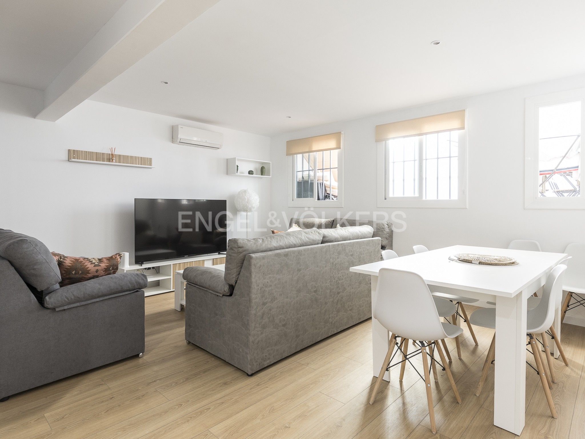 Living room of Apartment for sale in  Barcelona Capital  with Air Conditioner, Heating and Parquet flooring