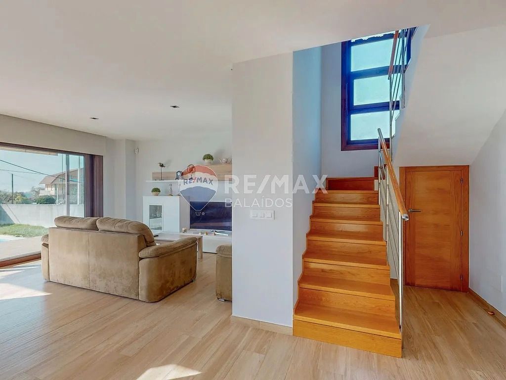 House or chalet for sale in Vigo   with Heating, Private garden and Parquet flooring