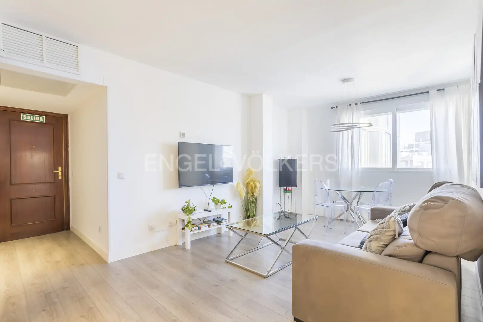 Living room of Flat for rent in Madrid  with Air Conditioner, Heating and Furnished