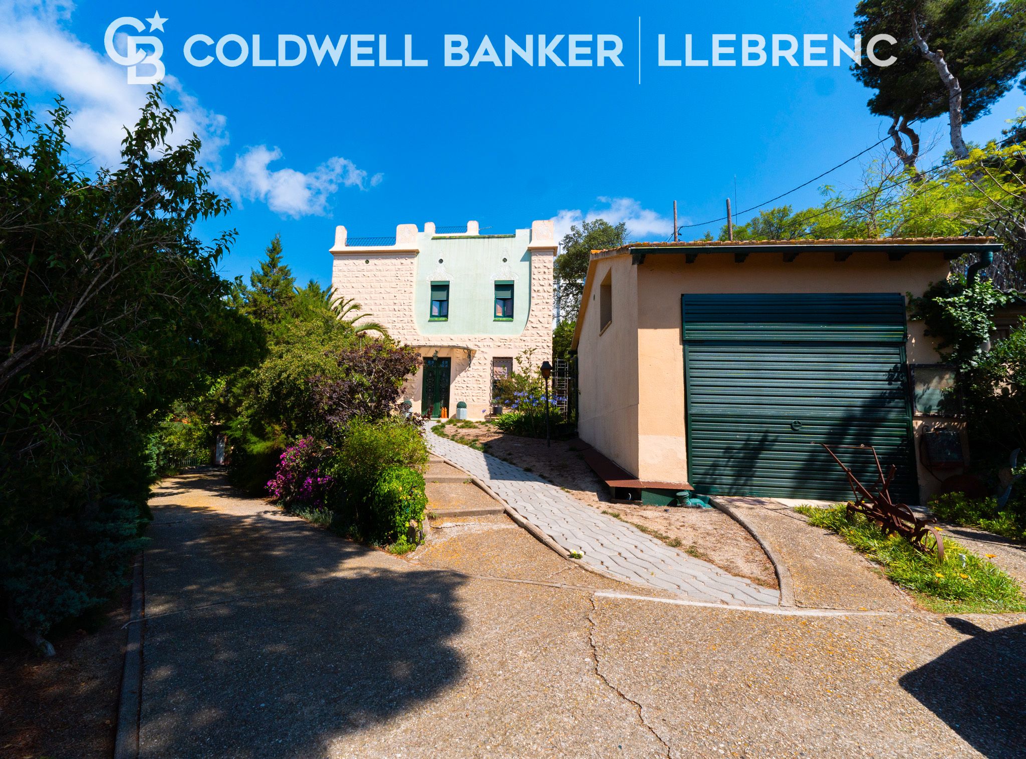 Exterior view of House or chalet for sale in  Barcelona Capital  with Air Conditioner, Heating and Private garden