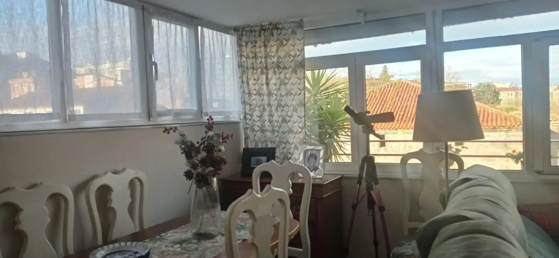 Menjador de Àtic per a compartir en Oviedo  amb Parquet, Moblat i Forn